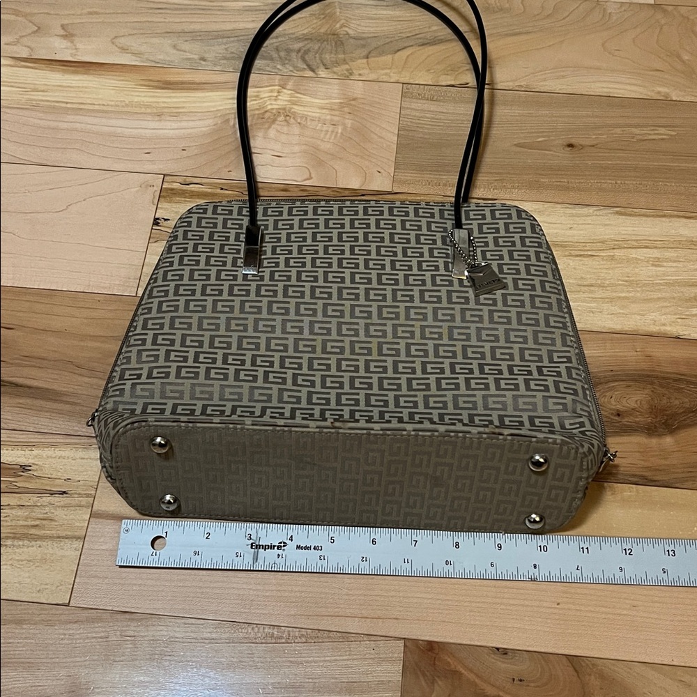 Stylish Veneto Vintage Handbag - Picture 4 of 13